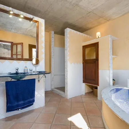 Mora Villa
